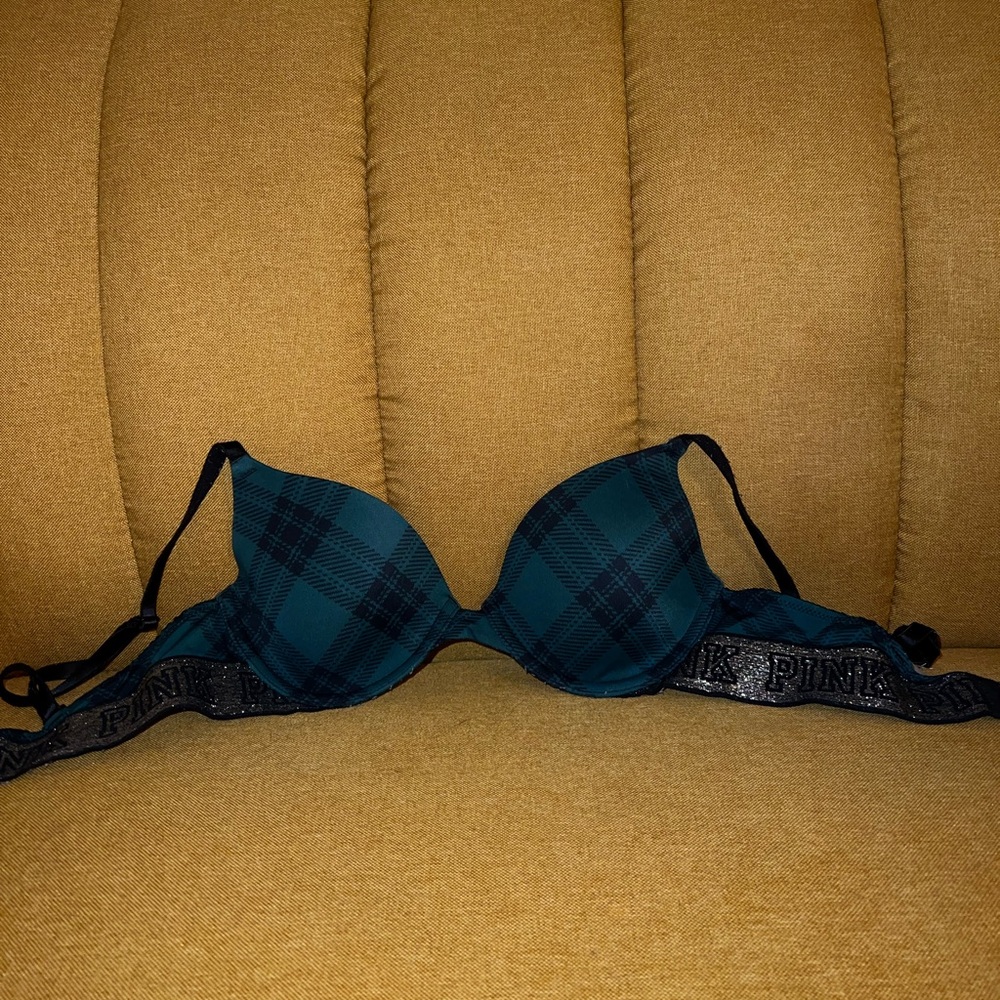 VS PINK Tshirt-Bra 🖤💚